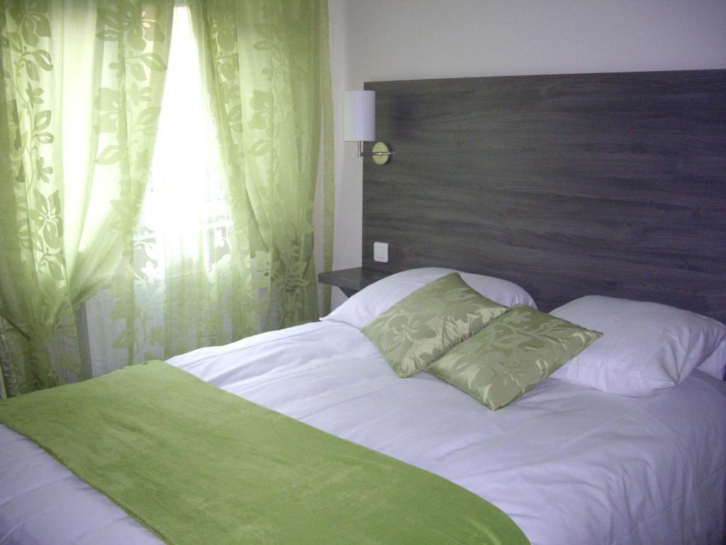 Logis-Hotel & Restaurant Le Carnot Bolbec Habitación foto