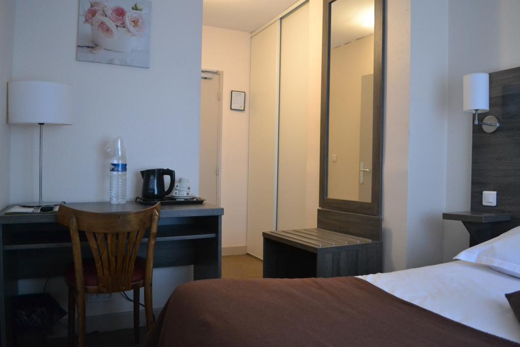 Logis-Hotel & Restaurant Le Carnot Bolbec Habitación foto